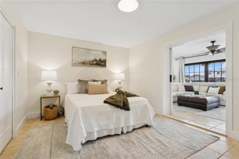 Casa en venta en Saint Petersburg, Florida, 4 dormitorios, 265.14 m2 № 1810248 - foto 22