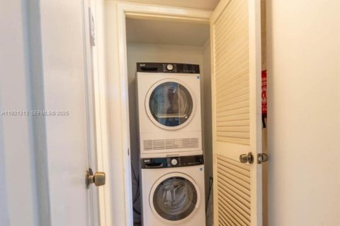 Condominio en venta en Miami, Florida, 1 dormitorio, 78.87 m2 № 1989977 - foto 17