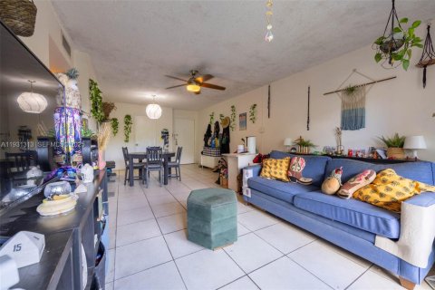 Condominio en venta en Miami, Florida, 1 dormitorio, 78.87 m2 № 1989977 - foto 12