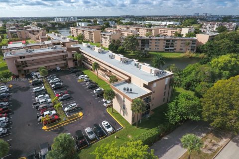 Condominio en venta en Miami, Florida, 1 dormitorio, 78.87 m2 № 1989977 - foto 4