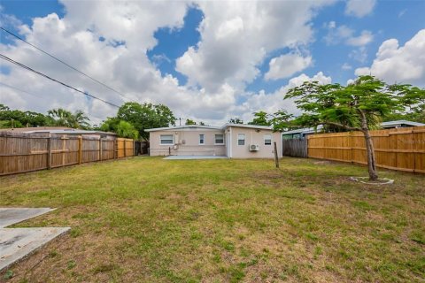 House in Saint Petersburg, Florida 3 bedrooms, 93.65 sq.m. № 1766123 - photo 25