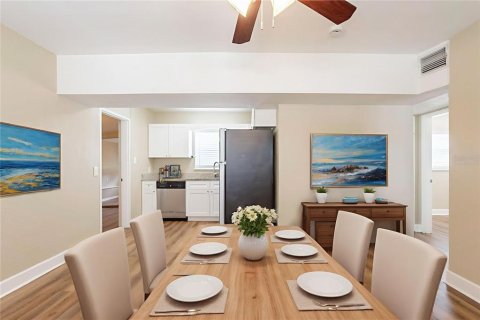 House in Saint Petersburg, Florida 3 bedrooms, 93.65 sq.m. № 1766123 - photo 2