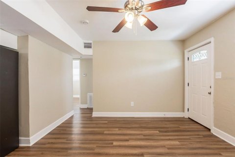 House in Saint Petersburg, Florida 3 bedrooms, 93.65 sq.m. № 1766123 - photo 4