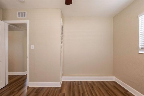 House in Saint Petersburg, Florida 3 bedrooms, 93.65 sq.m. № 1766123 - photo 10