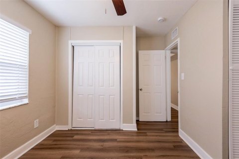 House in Saint Petersburg, Florida 3 bedrooms, 93.65 sq.m. № 1766123 - photo 9
