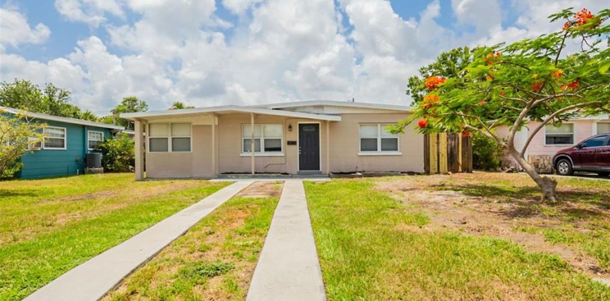 House in Saint Petersburg, Florida 3 bedrooms, 93.65 sq.m. № 1766123