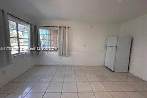 Купить кондоминиум в Норт-Бей-Виллидж, Флорида 30.47м2, № 2050305 - фото 2