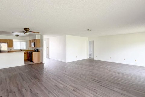 Villa ou maison à louer à Orlando, Floride: 3 chambres, 147.62 m2 № 2113319 - photo 4
