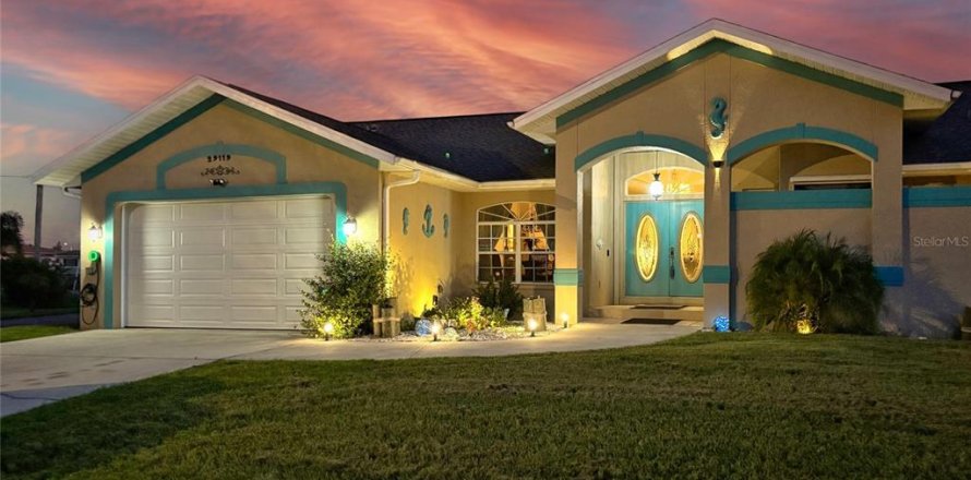 House in Punta Gorda, Florida 3 bedrooms, 162.21 sq.m. № 1882681