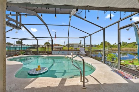 House in Punta Gorda, Florida 3 bedrooms, 162.21 sq.m. № 1882681 - photo 24