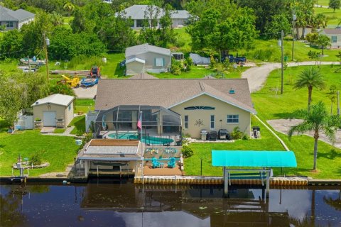 House in Punta Gorda, Florida 3 bedrooms, 162.21 sq.m. № 1882681 - photo 16