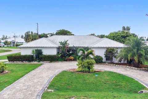 House in St. Lucie, Florida 3 bedrooms, 161 sq.m. № 2370108