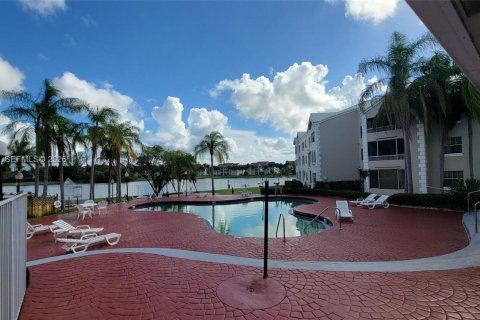 Condo in Oakland Park, Florida, 1 bedroom № 2086457 - photo 9