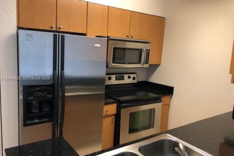 Condo in Oakland Park, Florida, 1 bedroom № 2086457 - photo 4