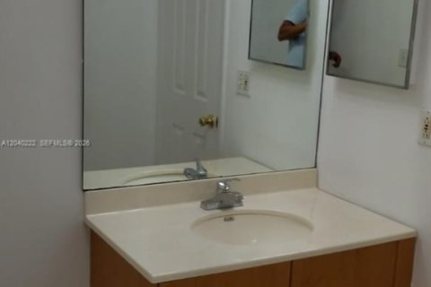 Condo in Oakland Park, Florida, 1 bedroom № 2086457 - photo 6