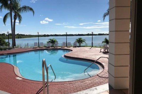 Condo in Oakland Park, Florida, 1 bedroom № 2086457 - photo 8