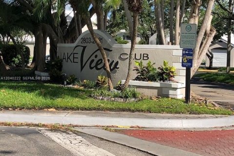 Condo in Oakland Park, Florida, 1 bedroom № 2086457 - photo 11