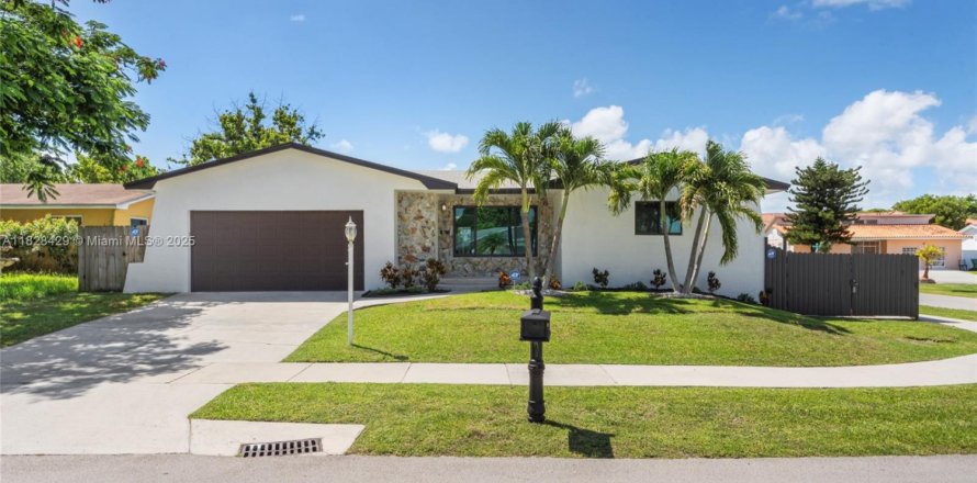 Villa ou maison à Cutler Bay, Floride 4 chambres, 161 m2 № 1801050