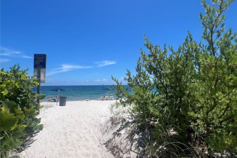 Condo in Key Biscayne, Florida, 3 bedrooms  № 1973208 - photo 1