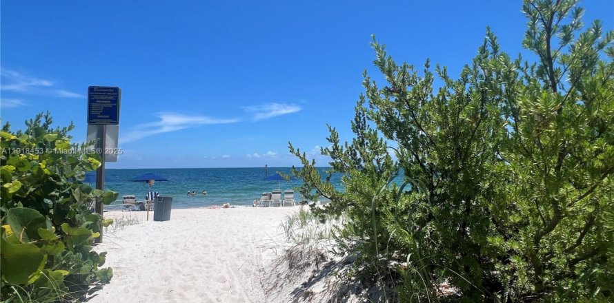 Condo in Key Biscayne, Florida, 3 bedrooms  № 1973208