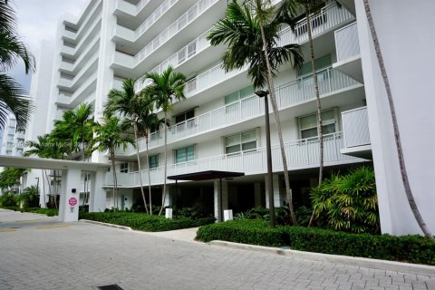 Condo in Key Biscayne, Florida, 3 bedrooms  № 1973208 - photo 25
