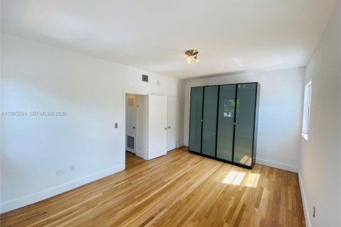 Condominio en venta en Miami Beach, Florida, 2 dormitorios, 69.03 m2 № 2031973 - foto 13