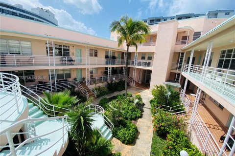 Condominio en venta en Miami Beach, Florida, 2 dormitorios, 69.03 m2 № 2031973 - foto 21