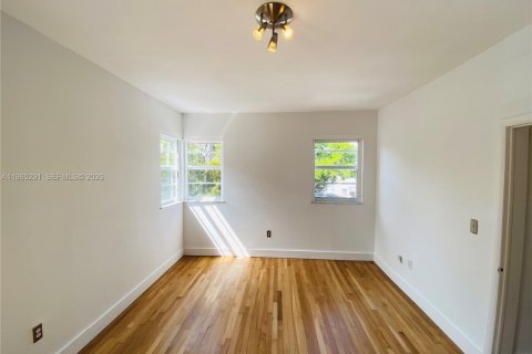 Condominio en venta en Miami Beach, Florida, 2 dormitorios, 69.03 m2 № 2031973 - foto 11