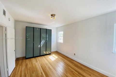 Condominio en venta en Miami Beach, Florida, 2 dormitorios, 69.03 m2 № 2031973 - foto 14