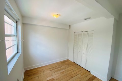 Condominio en venta en Miami Beach, Florida, 2 dormitorios, 69.03 m2 № 2031973 - foto 8