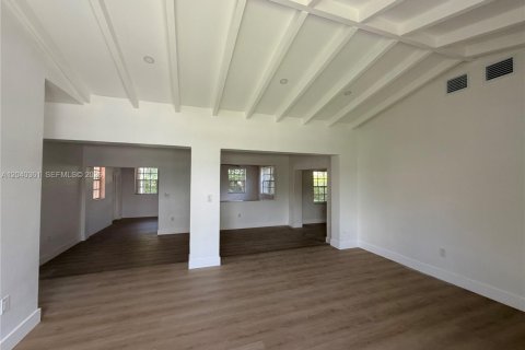 House in Miami, Florida 3 bedrooms, 177.63 sq.m. № 2086636 - photo 5