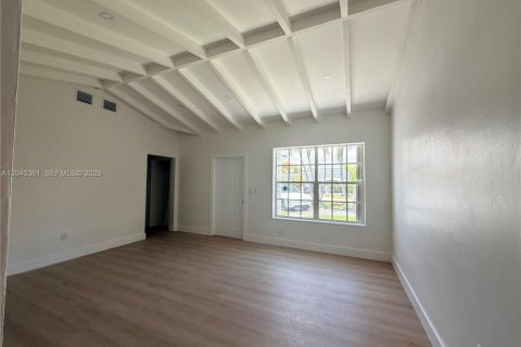 House in Miami, Florida 3 bedrooms, 177.63 sq.m. № 2086636 - photo 4