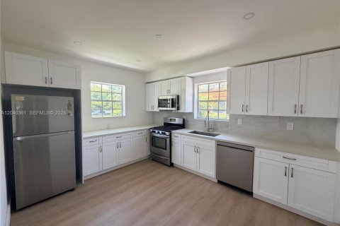 House in Miami, Florida 3 bedrooms, 177.63 sq.m. № 2086636 - photo 9