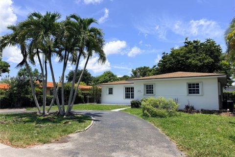 House in Miami, Florida 3 bedrooms, 177.63 sq.m. № 2086636 - photo 2