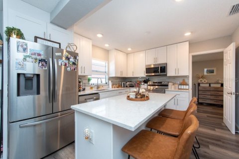 House in Tampa, Florida 3 bedrooms, 111.48 sq.m. № 1409773 - photo 9