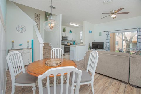 Townhouse in Davenport, Florida 4 bedrooms, 138.61 sq.m. № 1675273 - photo 4