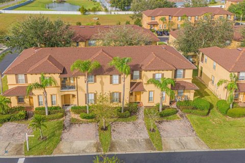 Townhouse in Davenport, Florida 4 bedrooms, 138.61 sq.m. № 1675273 - photo 17