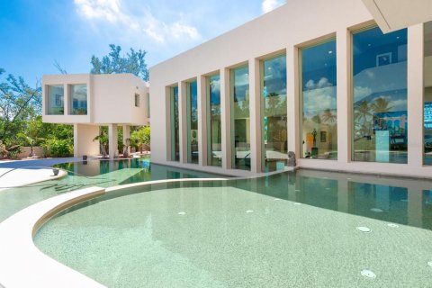 House in Longboat Key, Florida 4 bedrooms, 640.19 sq.m. № 2155211 - photo 11