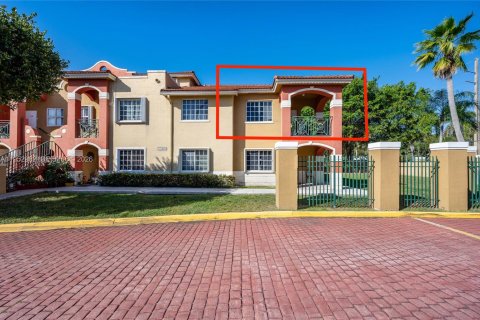 Condo in Miami, Florida, 3 bedrooms  № 2009516 - photo 2