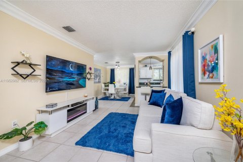 Condo in Miami, Florida, 3 bedrooms  № 2009516 - photo 6