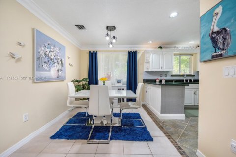 Condo in Miami, Florida, 3 bedrooms  № 2009516 - photo 9