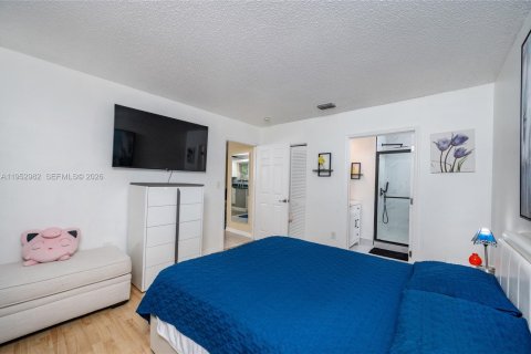 Condo in Miami, Florida, 3 bedrooms  № 2009516 - photo 14