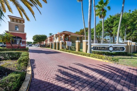 Condo in Miami, Florida, 3 bedrooms  № 2009516 - photo 22