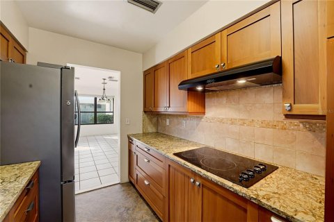 House in Ormond Beach, Florida 2 bedrooms, 124.86 sq.m. № 2425547 - photo 13