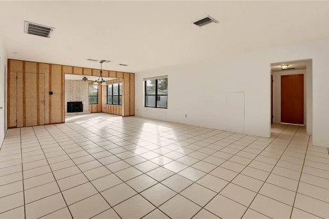 House in Ormond Beach, Florida 2 bedrooms, 124.86 sq.m. № 2425547 - photo 16