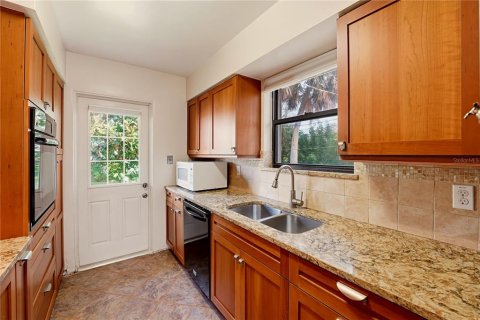 House in Ormond Beach, Florida 2 bedrooms, 124.86 sq.m. № 2425547 - photo 9
