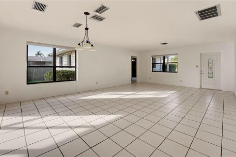 House in Ormond Beach, Florida 2 bedrooms, 124.86 sq.m. № 2425547 - photo 14