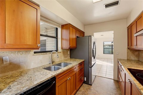 House in Ormond Beach, Florida 2 bedrooms, 124.86 sq.m. № 2425547 - photo 12