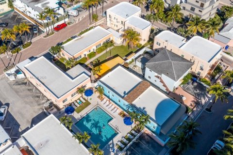 Condo in Hollywood, Florida, 1 bedroom  № 1816392 - photo 13