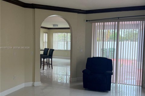 Купить виллу или дом в Хомстед, Флорида 5 спален, 191.84м2, № 2032864 - фото 8